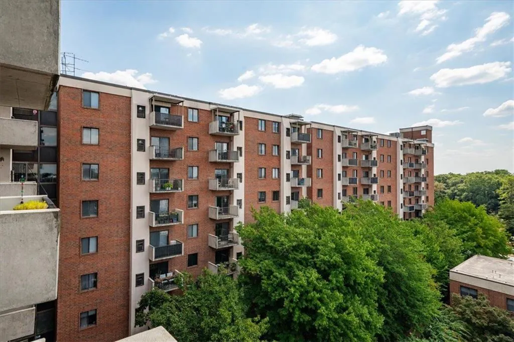 300 Johnson Ferry Road Ne Unit B810, Atlanta, Georgia 30328, 2 Bedrooms Bedrooms, ,2 BathroomsBathrooms,Residential,For Sale,300 Johnson Ferry Road Ne Unit B810,7651053