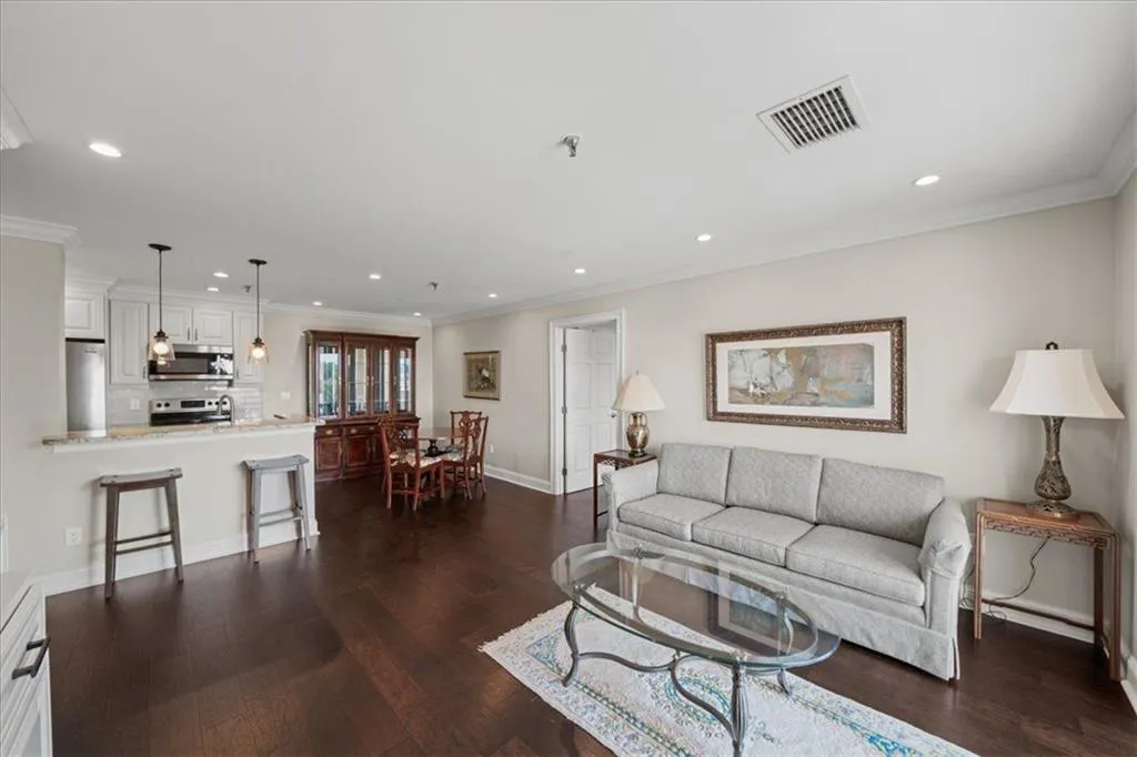 300 Johnson Ferry Road Ne Unit B810, Atlanta, Georgia 30328, 2 Bedrooms Bedrooms, ,2 BathroomsBathrooms,Residential,For Sale,300 Johnson Ferry Road Ne Unit B810,7651053