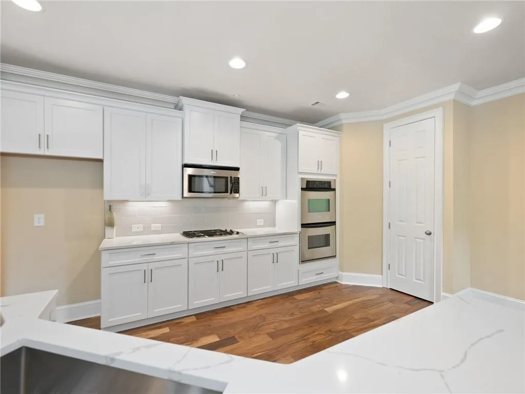 7860 Glisten Avenue, Sandy Springs, Georgia 30328, 3 Bedrooms Bedrooms, ,2 BathroomsBathrooms,Residential,Sold,7860 Glisten Avenue,7228740