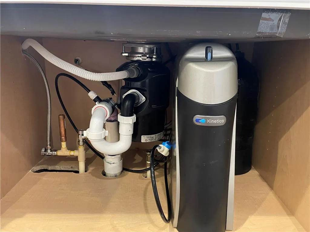 7860 Glisten Avenue, Sandy Springs, Georgia 30328, 3 Bedrooms Bedrooms, ,2 BathroomsBathrooms,Residential,Sold,7860 Glisten Avenue,7228740