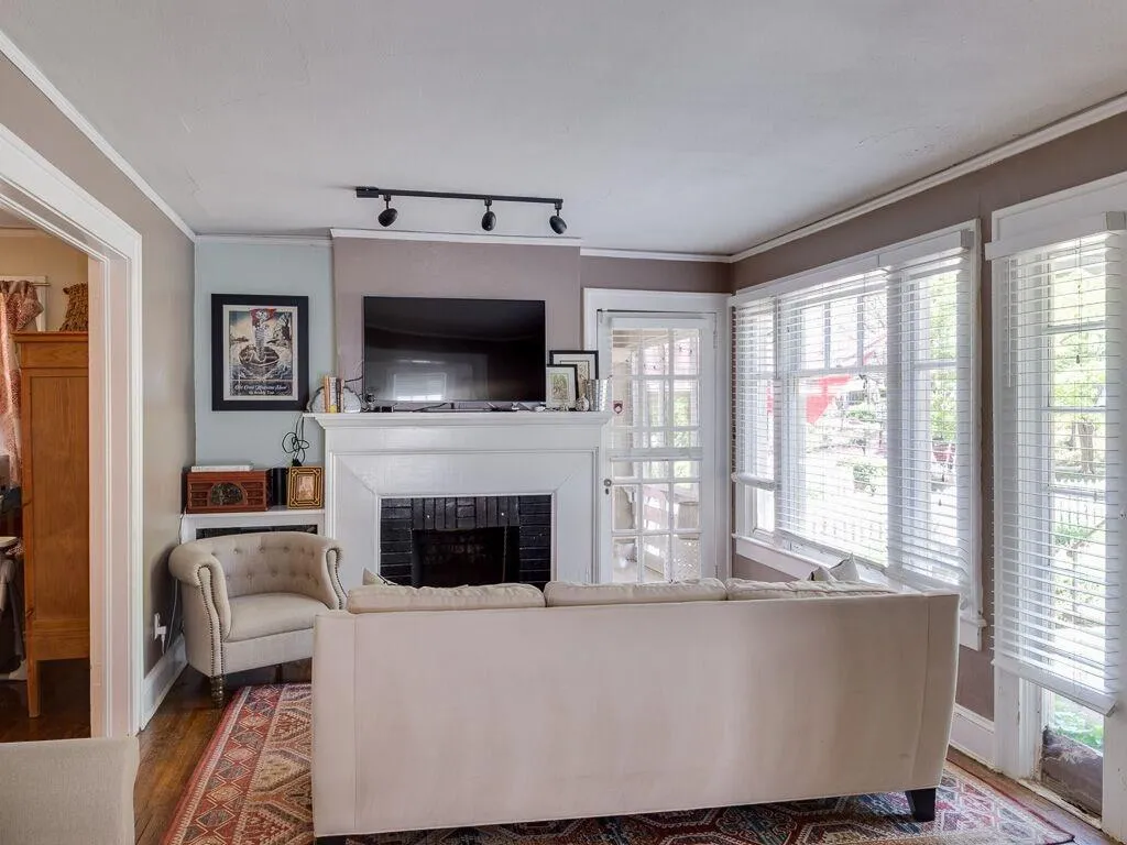 2410 Glenwood Drive Ne, Atlanta, Georgia 30305, 3 Bedrooms Bedrooms, ,2 BathroomsBathrooms,Residential,Sold,2410 Glenwood Drive Ne,5997094