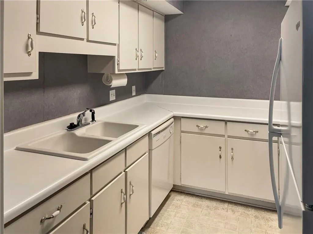 475 Mount Vernon Highway Ne Unit B112, Sandy Springs, Georgia 30328, 1 Bedroom Bedrooms, ,1 BathroomBathrooms,Residential,Sold,475 Mount Vernon Highway Ne Unit B112,7102907