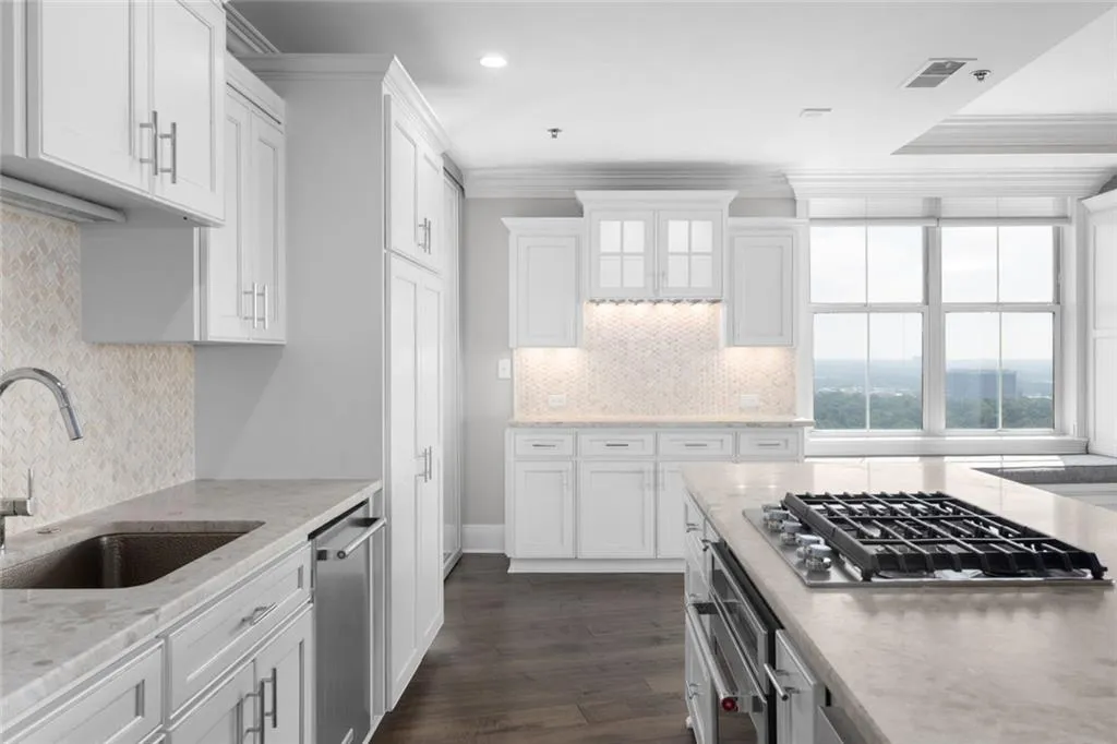 2881 Peachtree Road Ne Unit 2103, Atlanta, Georgia 30305, 2 Bedrooms Bedrooms, 0 ,2 BathroomsBathrooms,Residential,For Sale,2881 Peachtree Road Ne Unit 2103,7829797