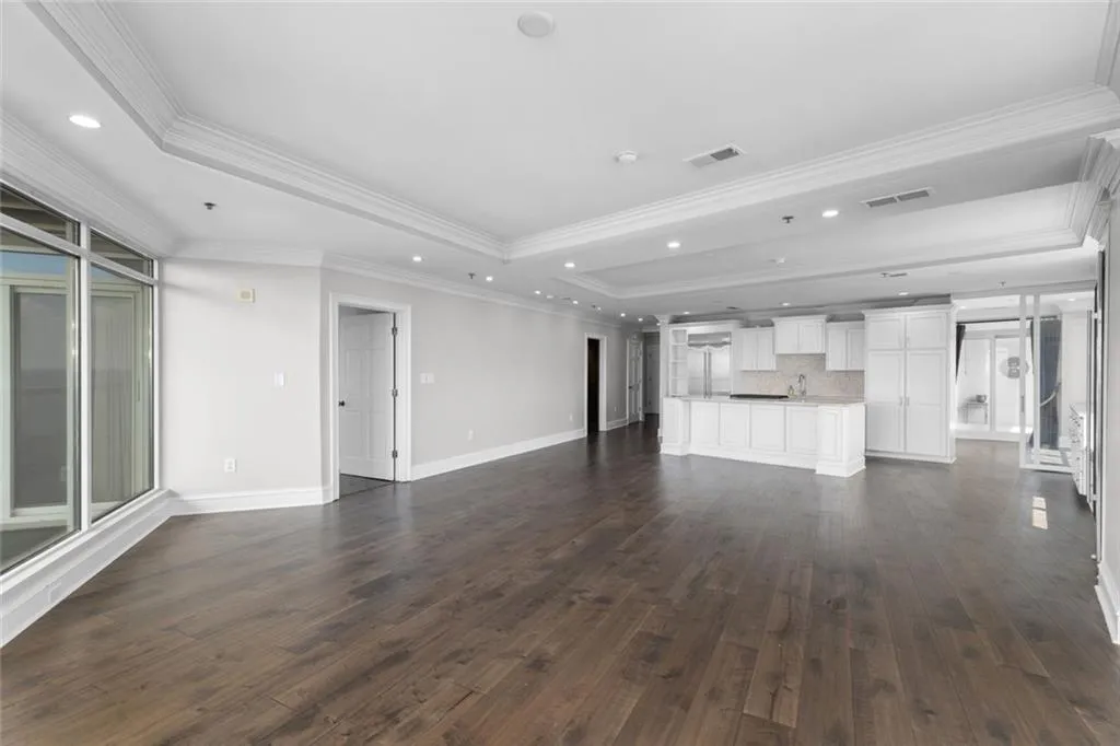 2881 Peachtree Road Ne Unit 2103, Atlanta, Georgia 30305, 2 Bedrooms Bedrooms, 0 ,2 BathroomsBathrooms,Residential,For Sale,2881 Peachtree Road Ne Unit 2103,7829797
