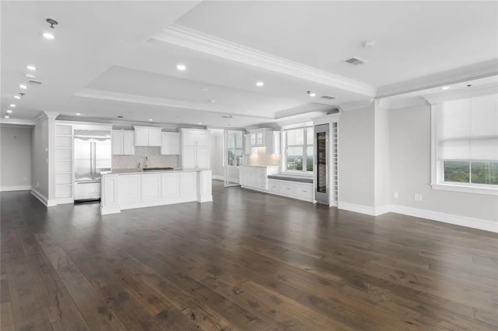 2881 Peachtree Road Ne Unit 2103, Atlanta, Georgia 30305, 2 Bedrooms Bedrooms, 0 ,2 BathroomsBathrooms,Residential,For Sale,2881 Peachtree Road Ne Unit 2103,7829797