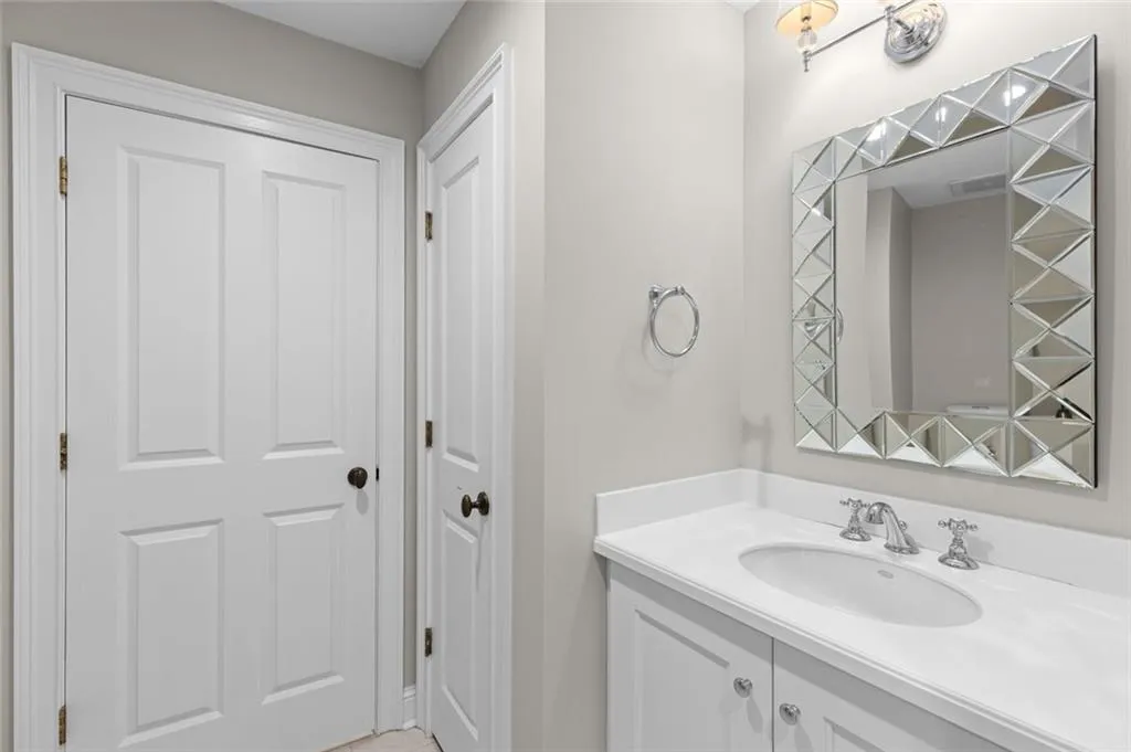 2881 Peachtree Road Ne Unit 2103, Atlanta, Georgia 30305, 2 Bedrooms Bedrooms, 0 ,2 BathroomsBathrooms,Residential,For Sale,2881 Peachtree Road Ne Unit 2103,7829797
