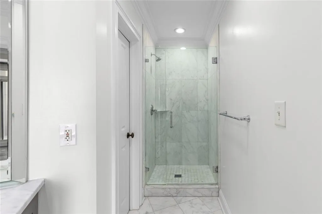 2881 Peachtree Road Ne Unit 2103, Atlanta, Georgia 30305, 2 Bedrooms Bedrooms, 0 ,2 BathroomsBathrooms,Residential,For Sale,2881 Peachtree Road Ne Unit 2103,7829797