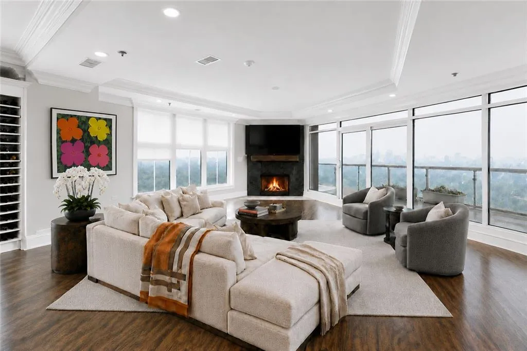 2881 Peachtree Road Ne Unit 2103, Atlanta, Georgia 30305, 2 Bedrooms Bedrooms, 0 ,2 BathroomsBathrooms,Residential,For Sale,2881 Peachtree Road Ne Unit 2103,7829797