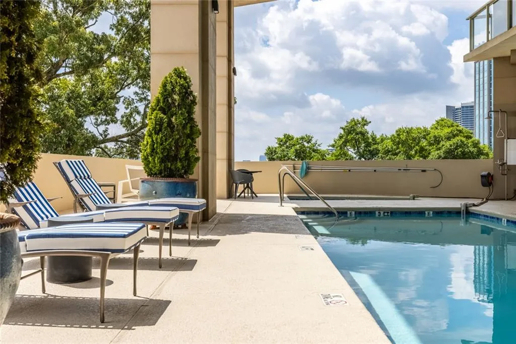 2881 Peachtree Road Ne Unit 2103, Atlanta, Georgia 30305, 2 Bedrooms Bedrooms, 0 ,2 BathroomsBathrooms,Residential,For Sale,2881 Peachtree Road Ne Unit 2103,7829797