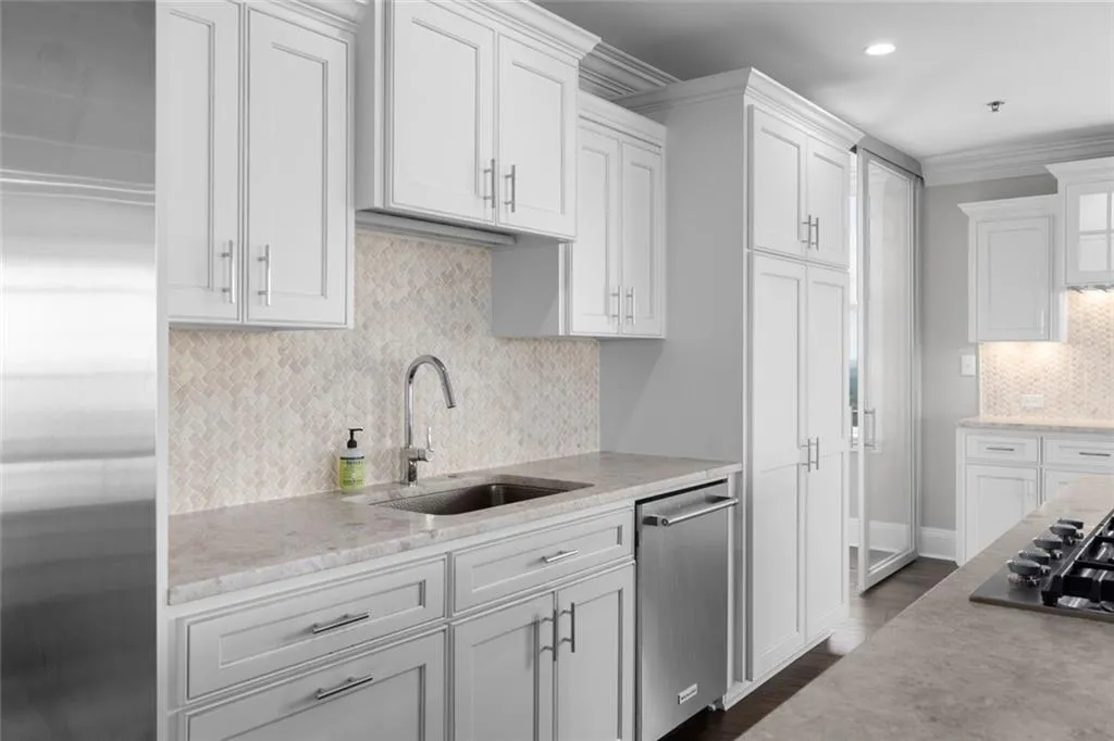 2881 Peachtree Road Ne Unit 2103, Atlanta, Georgia 30305, 2 Bedrooms Bedrooms, 0 ,2 BathroomsBathrooms,Residential,For Sale,2881 Peachtree Road Ne Unit 2103,7829797