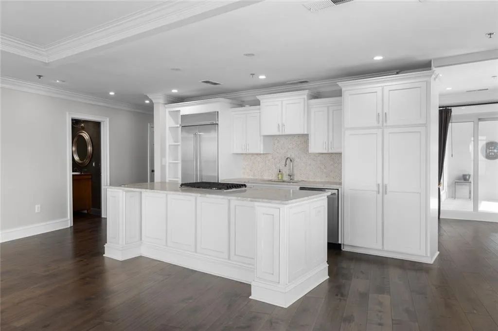 2881 Peachtree Road Ne Unit 2103, Atlanta, Georgia 30305, 2 Bedrooms Bedrooms, 0 ,2 BathroomsBathrooms,Residential,For Sale,2881 Peachtree Road Ne Unit 2103,7829797