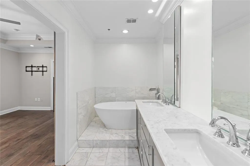 2881 Peachtree Road Ne Unit 2103, Atlanta, Georgia 30305, 2 Bedrooms Bedrooms, 0 ,2 BathroomsBathrooms,Residential,For Sale,2881 Peachtree Road Ne Unit 2103,7829797