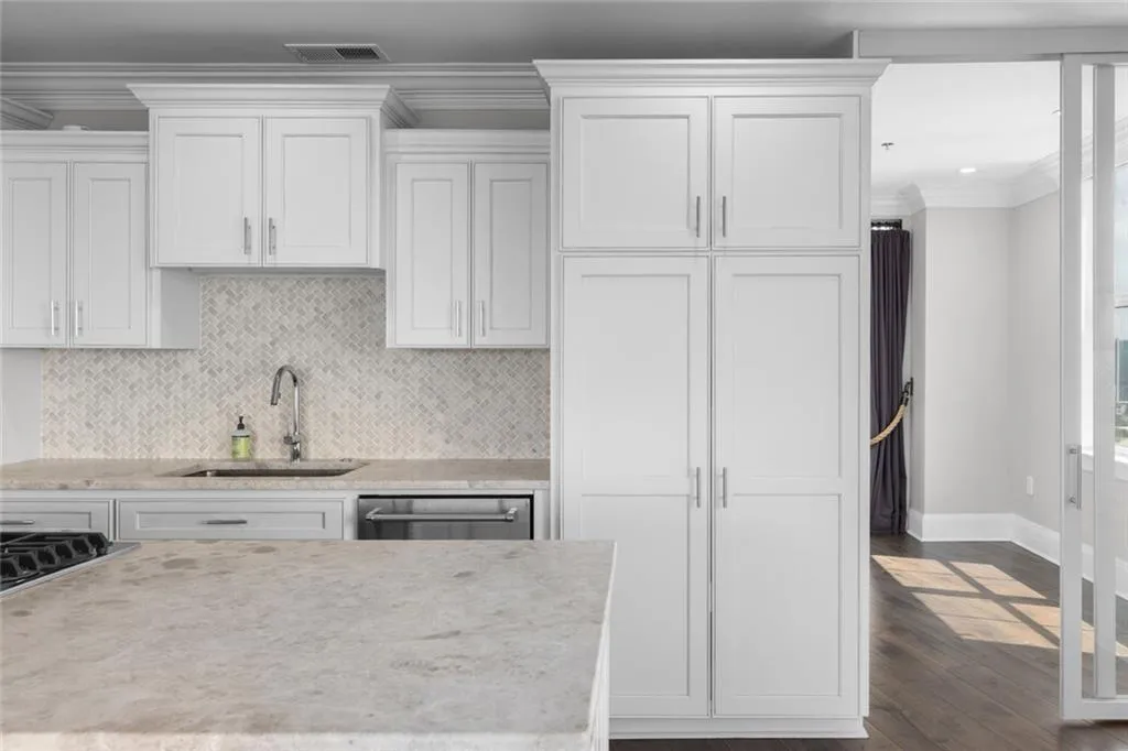 2881 Peachtree Road Ne Unit 2103, Atlanta, Georgia 30305, 2 Bedrooms Bedrooms, 0 ,2 BathroomsBathrooms,Residential,For Sale,2881 Peachtree Road Ne Unit 2103,7829797