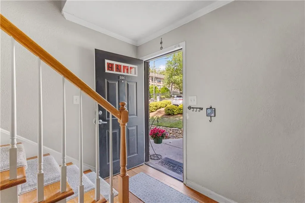 6940 Roswell Road, Atlanta, Georgia 30328, 2 Bedrooms Bedrooms, ,1 BathroomBathrooms,Residential,Sold,6940 Roswell Road,7211671