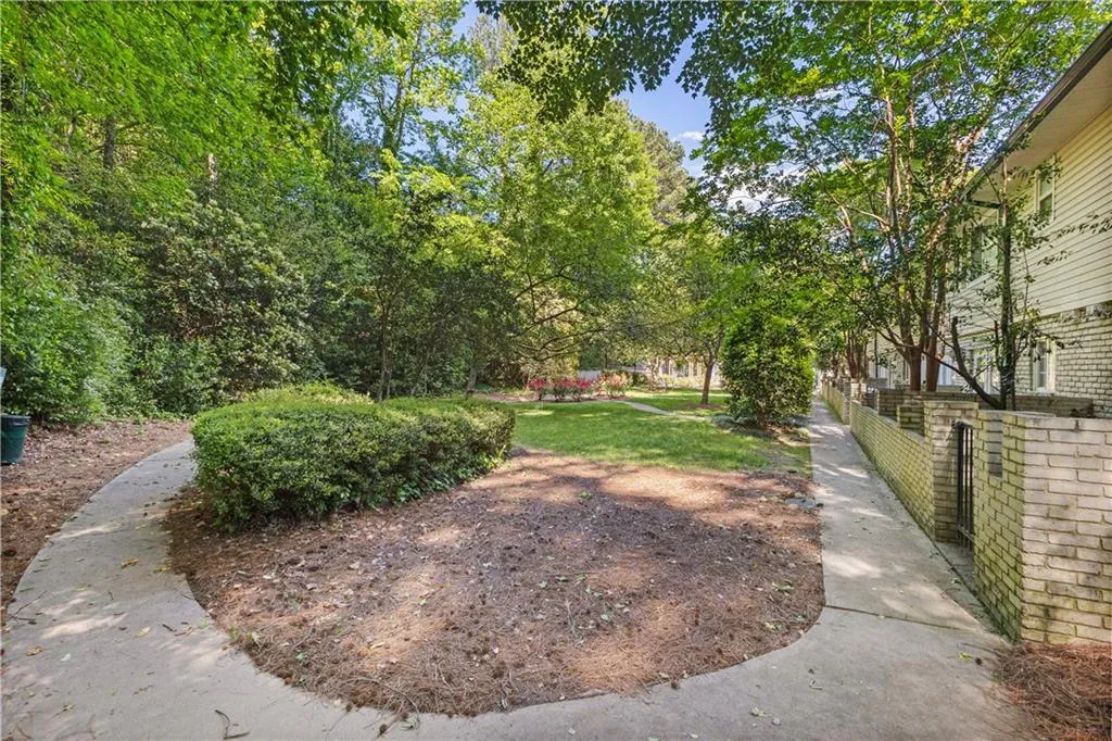 6940 Roswell Road, Atlanta, Georgia 30328, 2 Bedrooms Bedrooms, ,1 BathroomBathrooms,Residential,Sold,6940 Roswell Road,7211671