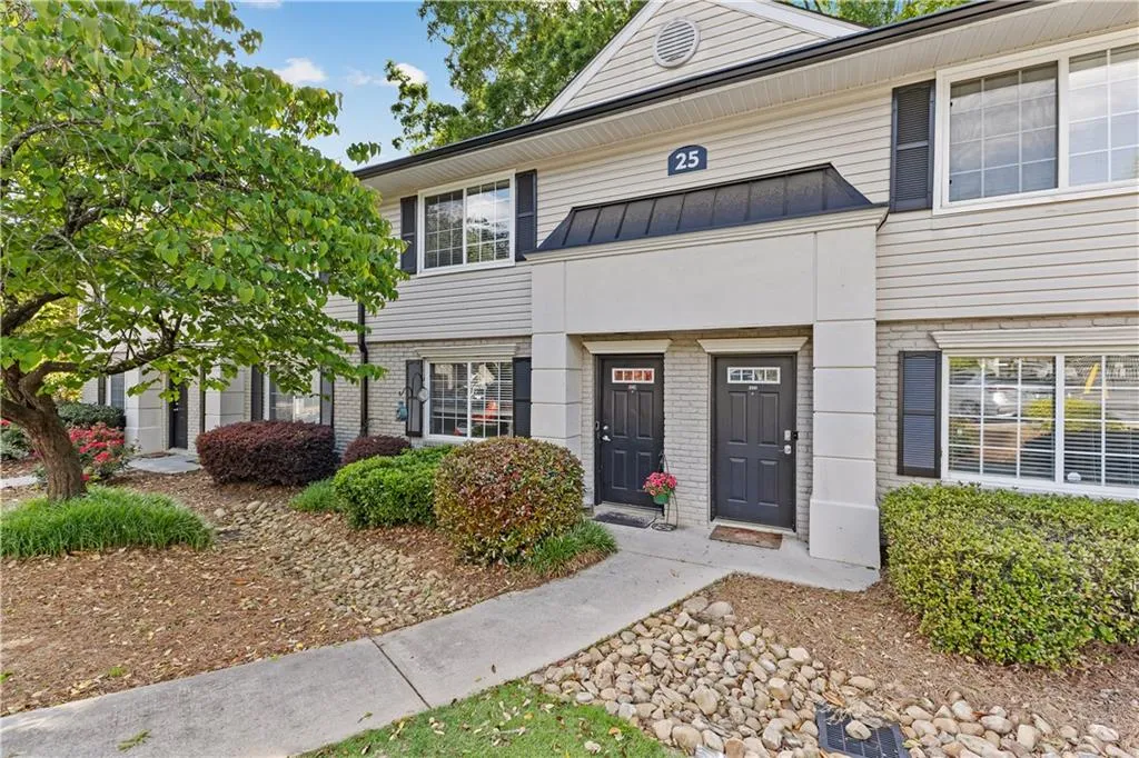 6940 Roswell Road, Atlanta, Georgia 30328, 2 Bedrooms Bedrooms, ,1 BathroomBathrooms,Residential,Sold,6940 Roswell Road,7211671