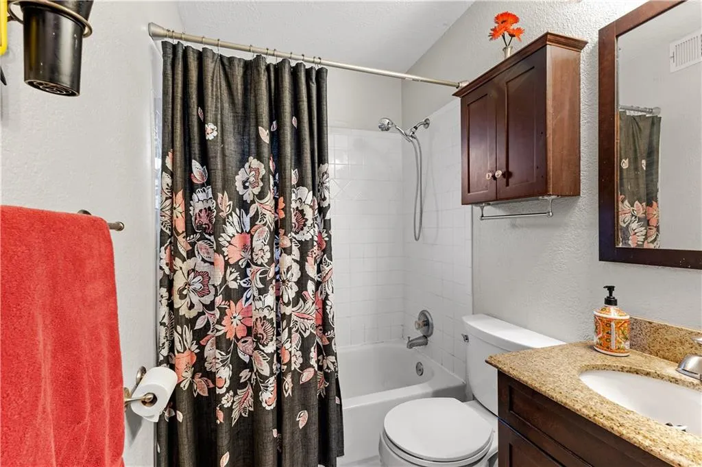 6940 Roswell Road, Atlanta, Georgia 30328, 2 Bedrooms Bedrooms, ,1 BathroomBathrooms,Residential,Sold,6940 Roswell Road,7211671
