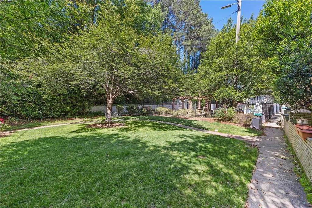 6940 Roswell Road, Atlanta, Georgia 30328, 2 Bedrooms Bedrooms, ,1 BathroomBathrooms,Residential,Sold,6940 Roswell Road,7211671