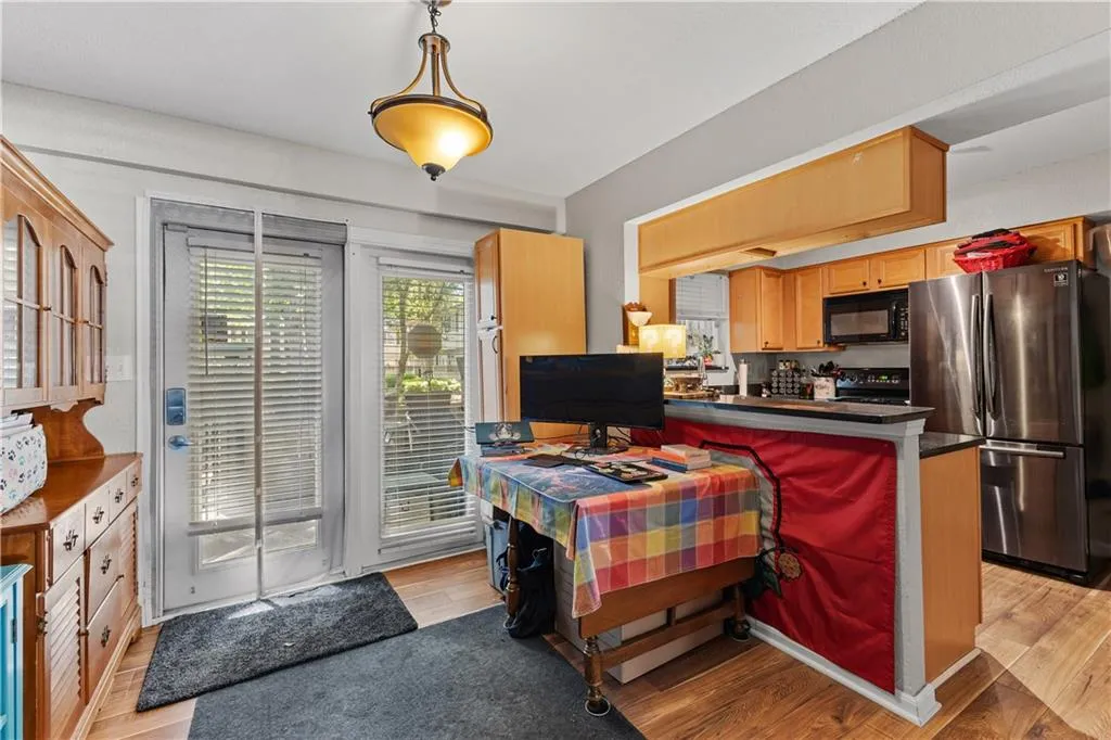 6940 Roswell Road, Atlanta, Georgia 30328, 2 Bedrooms Bedrooms, ,1 BathroomBathrooms,Residential,Sold,6940 Roswell Road,7211671