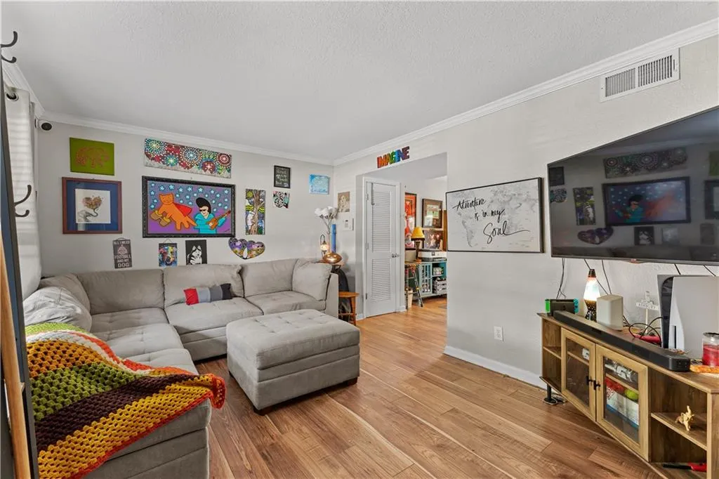 6940 Roswell Road, Atlanta, Georgia 30328, 2 Bedrooms Bedrooms, ,1 BathroomBathrooms,Residential,Sold,6940 Roswell Road,7211671