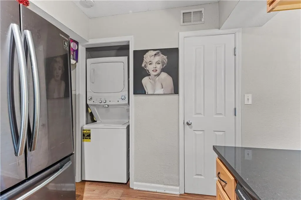 6940 Roswell Road, Atlanta, Georgia 30328, 2 Bedrooms Bedrooms, ,1 BathroomBathrooms,Residential,Sold,6940 Roswell Road,7211671