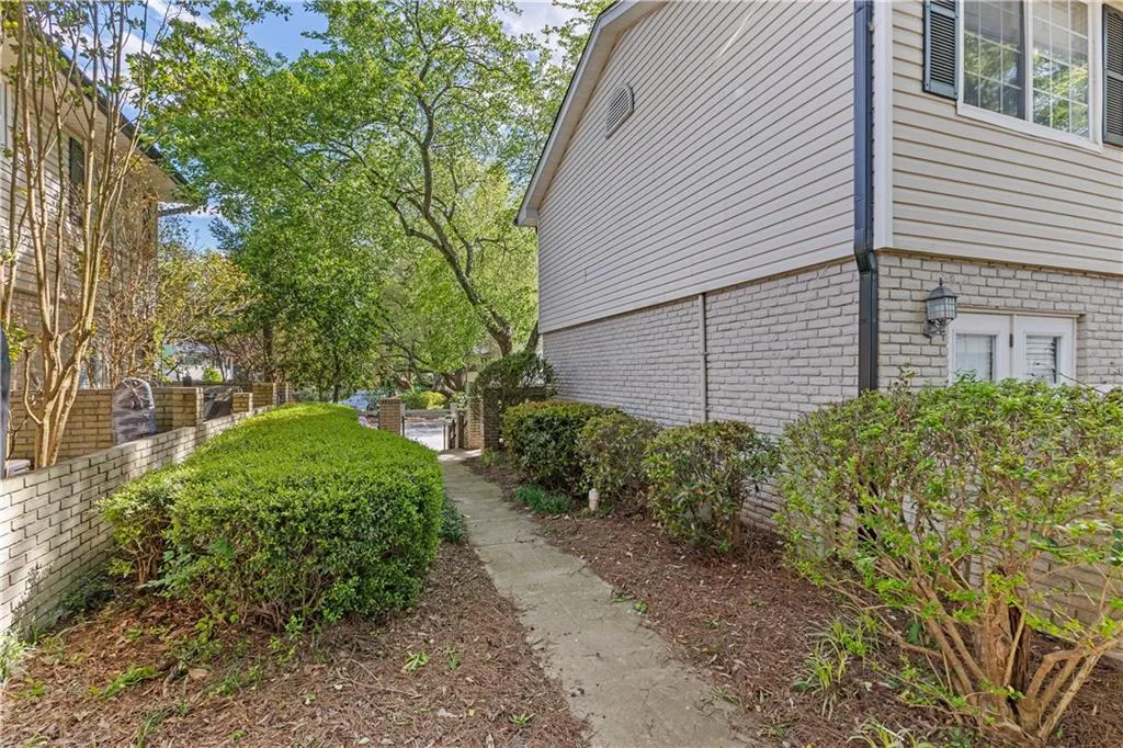 6940 Roswell Road, Atlanta, Georgia 30328, 2 Bedrooms Bedrooms, ,1 BathroomBathrooms,Residential,Sold,6940 Roswell Road,7211671