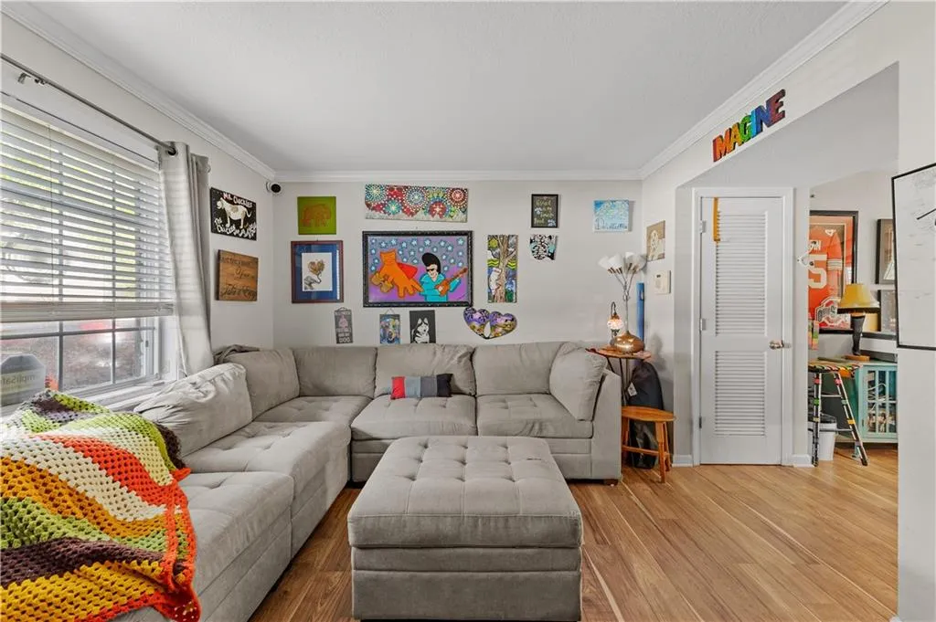 6940 Roswell Road, Atlanta, Georgia 30328, 2 Bedrooms Bedrooms, ,1 BathroomBathrooms,Residential,Sold,6940 Roswell Road,7211671