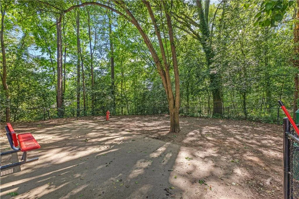 6940 Roswell Road, Atlanta, Georgia 30328, 2 Bedrooms Bedrooms, ,1 BathroomBathrooms,Residential,Sold,6940 Roswell Road,7211671