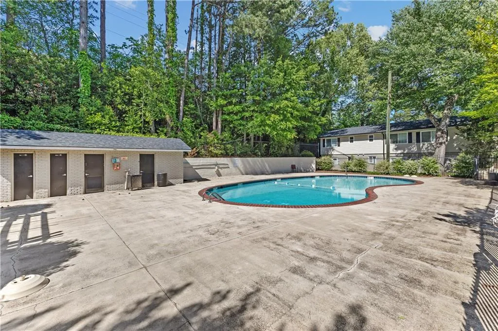 6940 Roswell Road, Atlanta, Georgia 30328, 2 Bedrooms Bedrooms, ,1 BathroomBathrooms,Residential,Sold,6940 Roswell Road,7211671