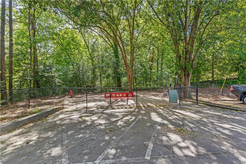 6940 Roswell Road, Atlanta, Georgia 30328, 2 Bedrooms Bedrooms, ,1 BathroomBathrooms,Residential,Sold,6940 Roswell Road,7211671