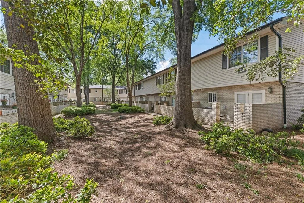 6940 Roswell Road, Atlanta, Georgia 30328, 2 Bedrooms Bedrooms, ,1 BathroomBathrooms,Residential,Sold,6940 Roswell Road,7211671