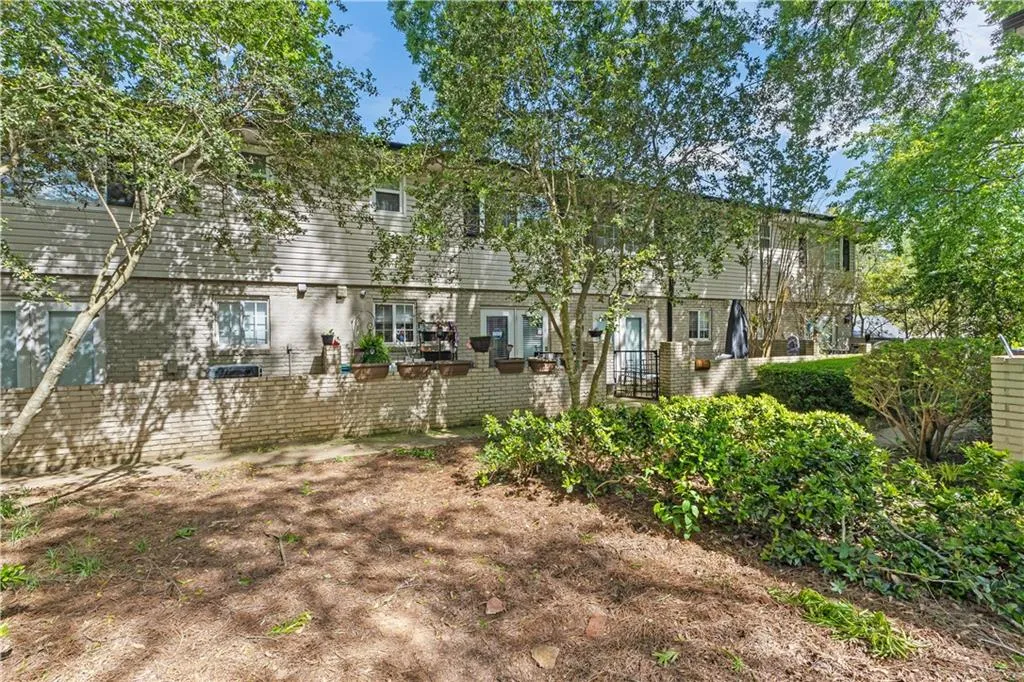 6940 Roswell Road, Atlanta, Georgia 30328, 2 Bedrooms Bedrooms, ,1 BathroomBathrooms,Residential,Sold,6940 Roswell Road,7211671