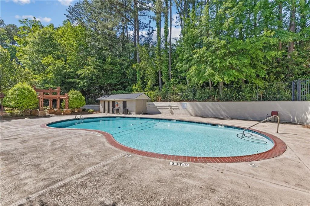 6940 Roswell Road, Atlanta, Georgia 30328, 2 Bedrooms Bedrooms, ,1 BathroomBathrooms,Residential,Sold,6940 Roswell Road,7211671
