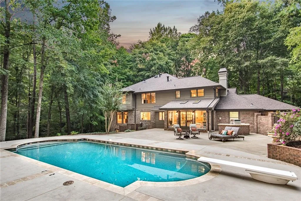 9725 Huntcliff Trace, Sandy Springs, Georgia 30350, 4 Bedrooms Bedrooms, ,5 BathroomsBathrooms,Residential,Sold,9725 Huntcliff Trace,5910052