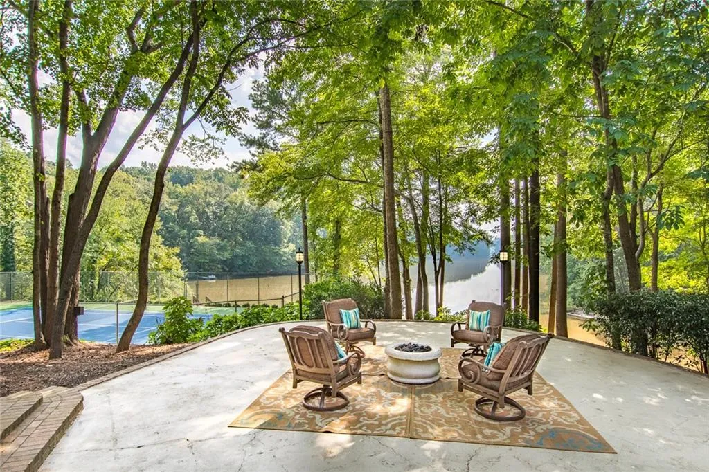 9725 Huntcliff Trace, Sandy Springs, Georgia 30350, 4 Bedrooms Bedrooms, ,5 BathroomsBathrooms,Residential,Sold,9725 Huntcliff Trace,5910052