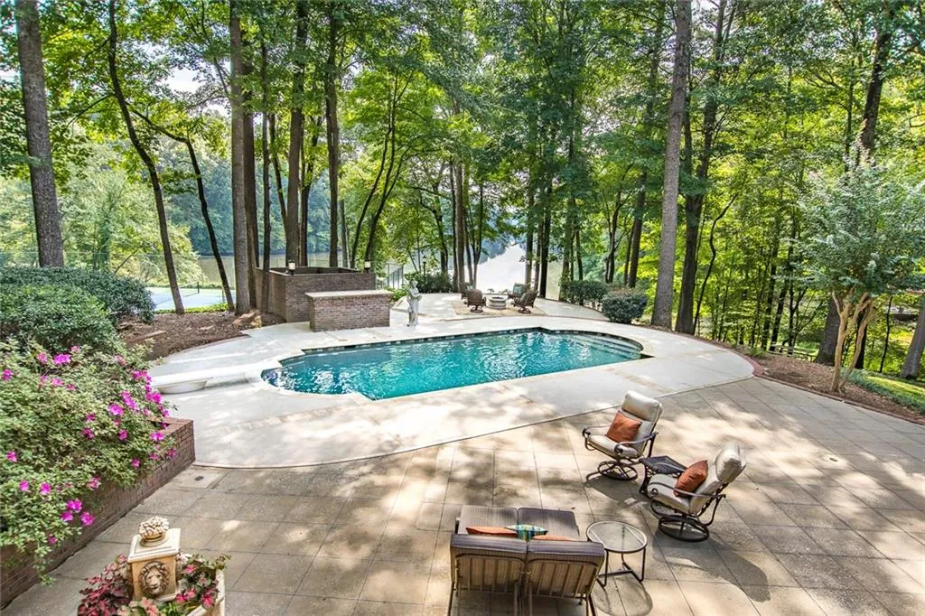 9725 Huntcliff Trace, Sandy Springs, Georgia 30350, 4 Bedrooms Bedrooms, ,5 BathroomsBathrooms,Residential,Sold,9725 Huntcliff Trace,5910052