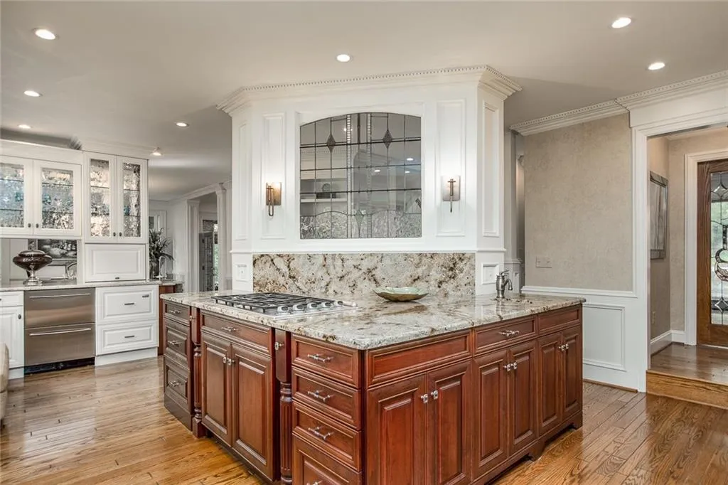9725 Huntcliff Trace, Sandy Springs, Georgia 30350, 4 Bedrooms Bedrooms, ,5 BathroomsBathrooms,Residential,Sold,9725 Huntcliff Trace,5910052