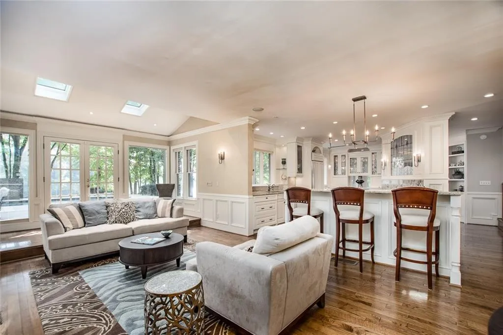 9725 Huntcliff Trace, Sandy Springs, Georgia 30350, 4 Bedrooms Bedrooms, ,5 BathroomsBathrooms,Residential,Sold,9725 Huntcliff Trace,5910052