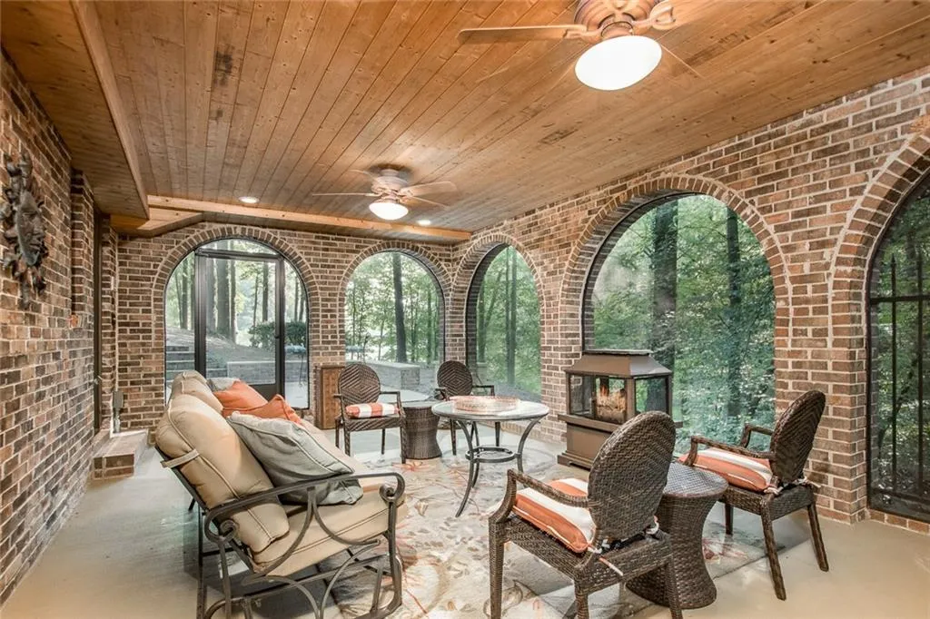 9725 Huntcliff Trace, Sandy Springs, Georgia 30350, 4 Bedrooms Bedrooms, ,5 BathroomsBathrooms,Residential,Sold,9725 Huntcliff Trace,5910052