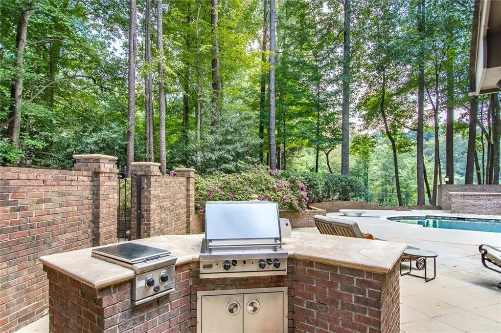 9725 Huntcliff Trace, Sandy Springs, Georgia 30350, 4 Bedrooms Bedrooms, ,5 BathroomsBathrooms,Residential,Sold,9725 Huntcliff Trace,5910052