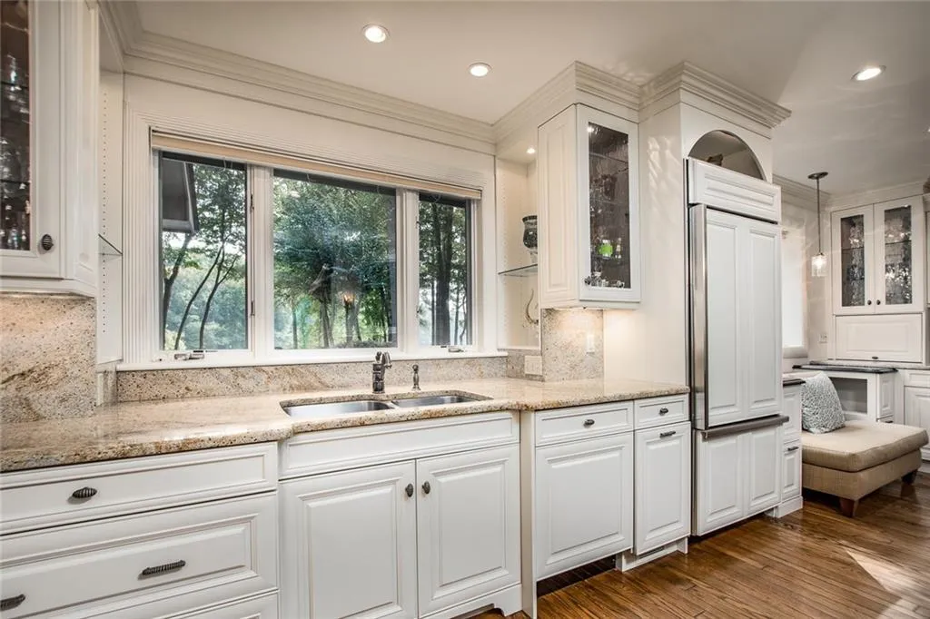 9725 Huntcliff Trace, Sandy Springs, Georgia 30350, 4 Bedrooms Bedrooms, ,5 BathroomsBathrooms,Residential,Sold,9725 Huntcliff Trace,5910052