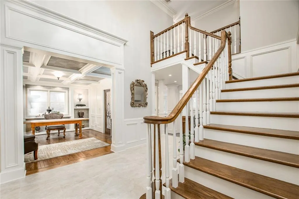 9725 Huntcliff Trace, Sandy Springs, Georgia 30350, 4 Bedrooms Bedrooms, ,5 BathroomsBathrooms,Residential,Sold,9725 Huntcliff Trace,5910052