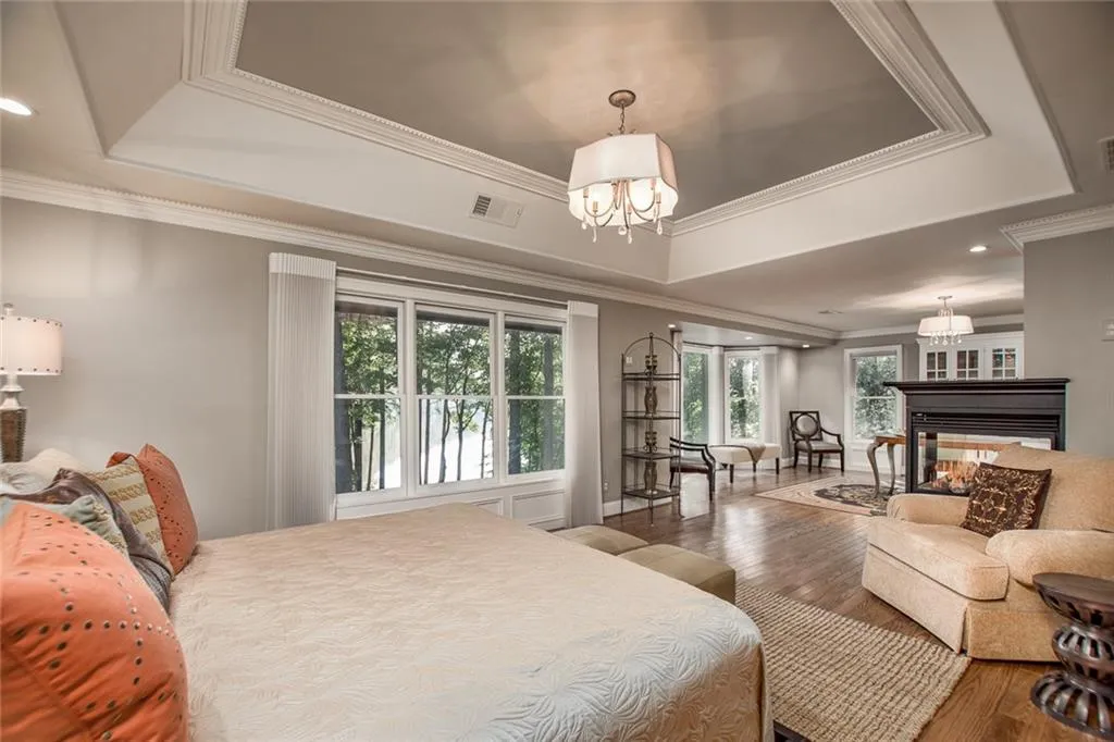 9725 Huntcliff Trace, Sandy Springs, Georgia 30350, 4 Bedrooms Bedrooms, ,5 BathroomsBathrooms,Residential,Sold,9725 Huntcliff Trace,5910052