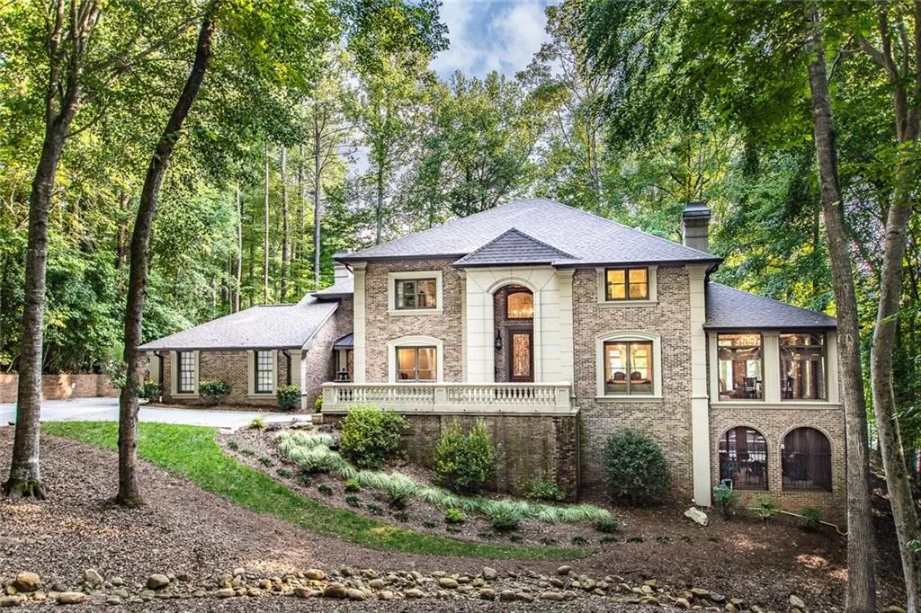 9725 Huntcliff Trace, Sandy Springs, Georgia 30350, 4 Bedrooms Bedrooms, ,5 BathroomsBathrooms,Residential,Sold,9725 Huntcliff Trace,5910052