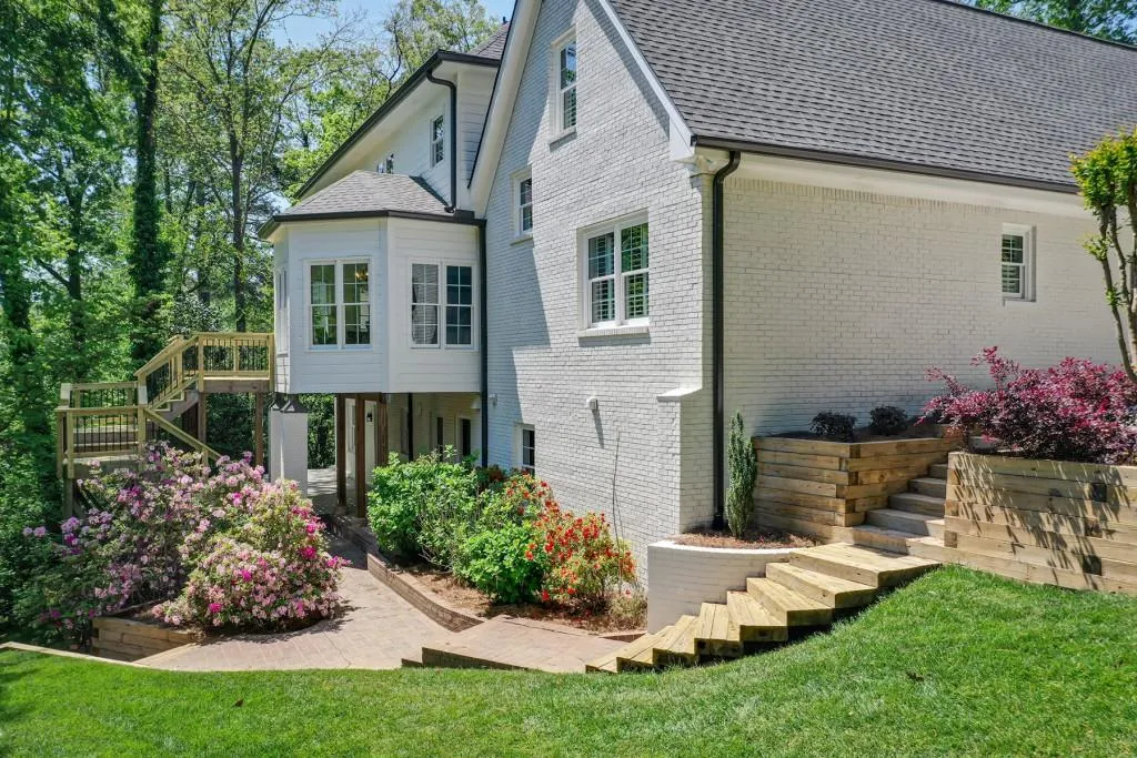 9955 Huntcliff Trace, Sandy Springs, Georgia 30350, 5 Bedrooms Bedrooms, ,5 BathroomsBathrooms,Residential,Sold,9955 Huntcliff Trace,6873736