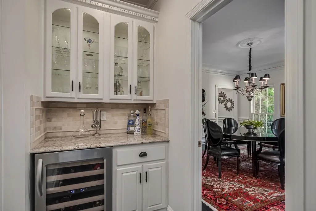 9955 Huntcliff Trace, Sandy Springs, Georgia 30350, 5 Bedrooms Bedrooms, ,5 BathroomsBathrooms,Residential,Sold,9955 Huntcliff Trace,6873736