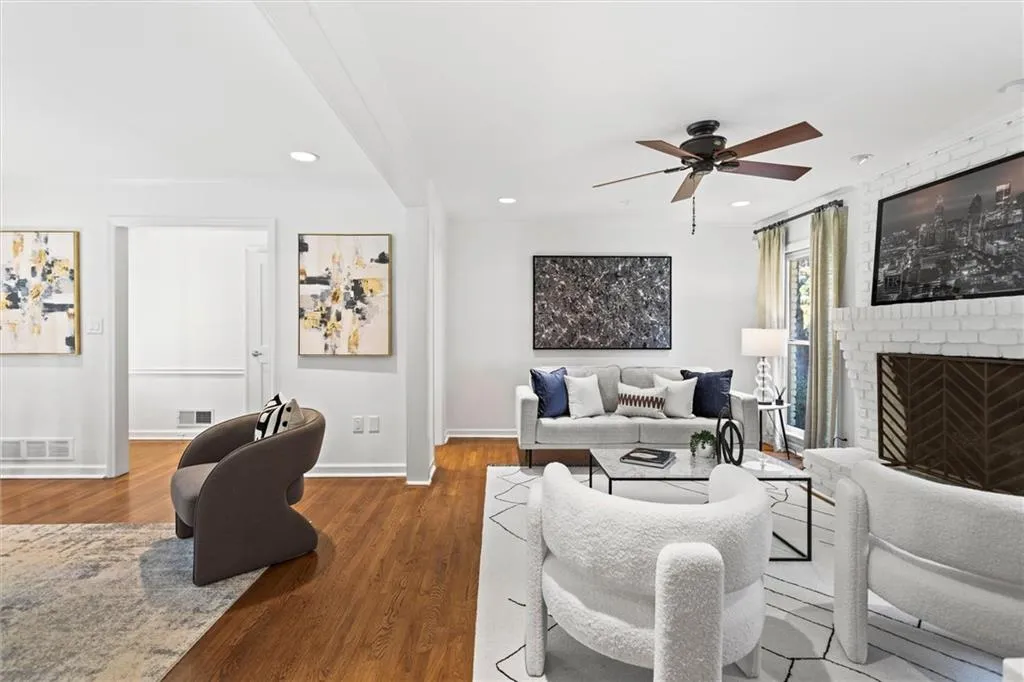 Living area featuring dark wood finished floors, a fireplace, recessed lighting, and ceiling fan