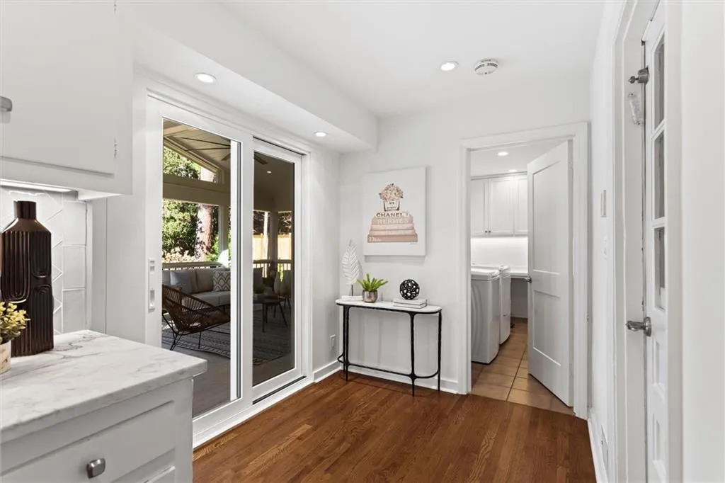 560 Windsor Parkway, Atlanta, Georgia 30342, 3 Bedrooms Bedrooms, ,2 BathroomsBathrooms,Residential,For Sale,560 Windsor Parkway,7681570