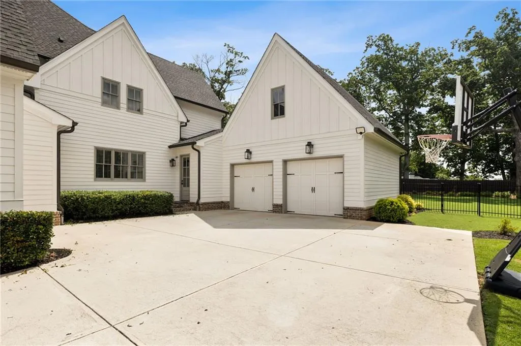 706 Bass Way, Atlanta, Georgia 30328, 5 Bedrooms Bedrooms, ,5 BathroomsBathrooms,Residential,For Sale,706 Bass Way,7621696
