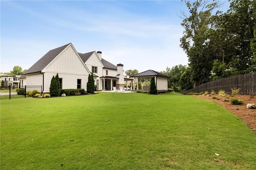 706 Bass Way, Atlanta, Georgia 30328, 5 Bedrooms Bedrooms, ,5 BathroomsBathrooms,Residential,For Sale,706 Bass Way,7621696